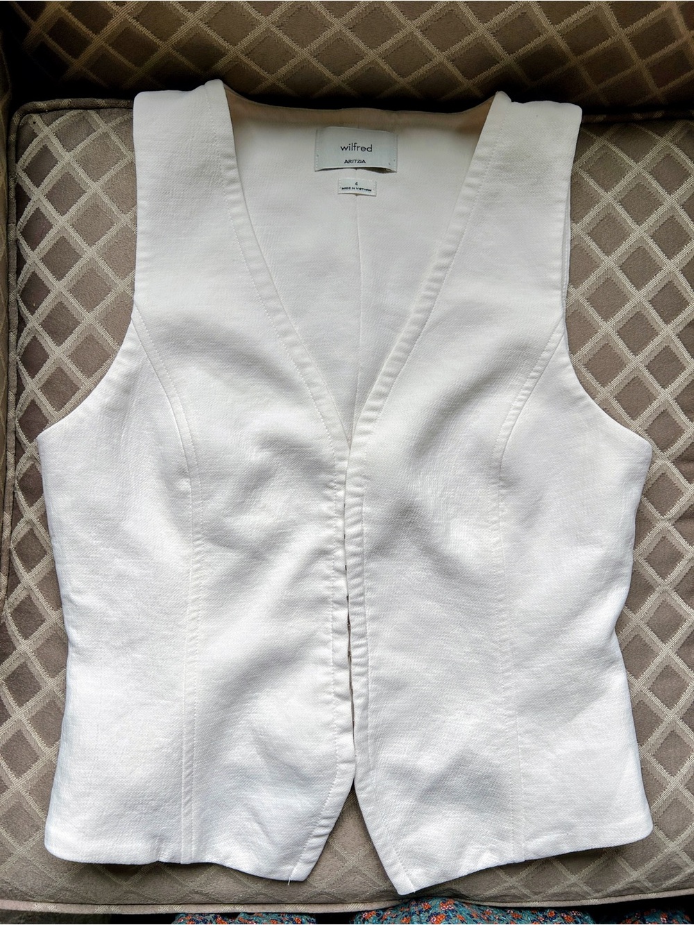 Aritzia Wilfred Attire Crepette Vest Light Birch Sz 4 - Picture 2 of 9